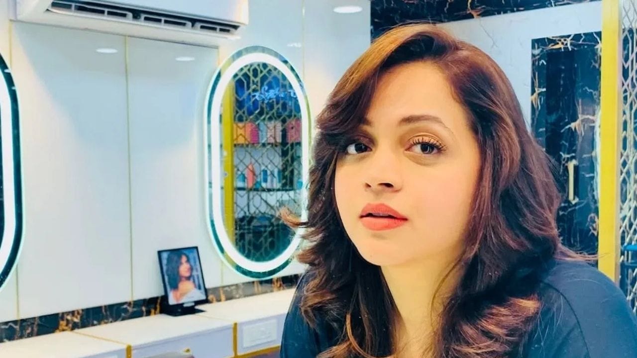 என்னை பற்றி தெரியாதவர்கள் எனக்கு ஆதரவாக இருக்கும்போது எனக்கு ஆச்சரியமாக இருக்கும். காரணம் எப்பொழுதும் என்னுடன் இருப்பேன் என சொன்னவர்களே தங்களது முடிவை மாற்றிக்கொண்டார்கள் என்றார்.