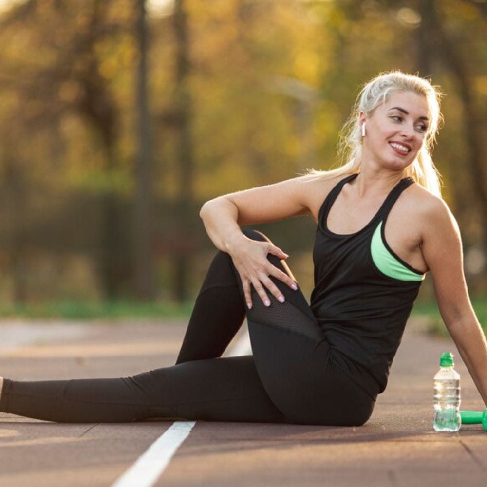 வைட்டமின் டி குறைபாடு உடலில் பல பிரச்சனைகளை ஏற்படுத்துகிறது. எலும்புகள் பலவீனமடைதல், எலும்பு முறிவு ஏற்படும் அபாயம், உடலில் கால்சியம் குறைபாடு, நோய் எதிர்ப்பு சக்தி பலவீனமடைதல், அடிக்கடி நோய்களுக்கு வழிவகுத்தல், குழந்தைகளுக்கு சரியான எலும்பு வளர்ச்சி இல்லாமை, வயதானவர்களுக்கு எலும்பு முறிவு ஏற்படும் அபாயம் அதிகரிக்கும்.