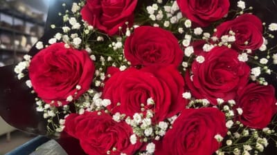 காதலர் தினத்தை முன்னிட்டு கோவை பூ மார்க்கெட்டில் ரோஜா விற்பனை