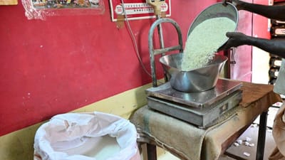 ரேஷன் கடைகளில் அரிசி மூட்டை மூலம் நூதன முறைகேடு?