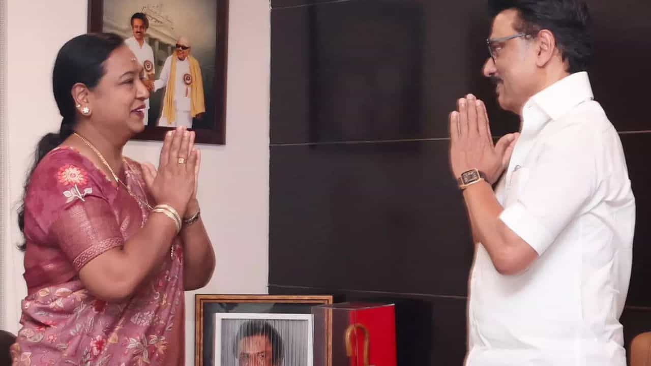 திமுகவிடம் 10+1 தொகுதிக்கான பட்டியலை அளித்த தேமுதிக... எந்தெந்த தொகுதிகள் தெரியுமா! திமுகவிடம் 10+1 தொகுதிக்கான பட்டியலை அளித்த தேமுதிக... எந்தெந்த தொகுதிகள் தெரியுமா!