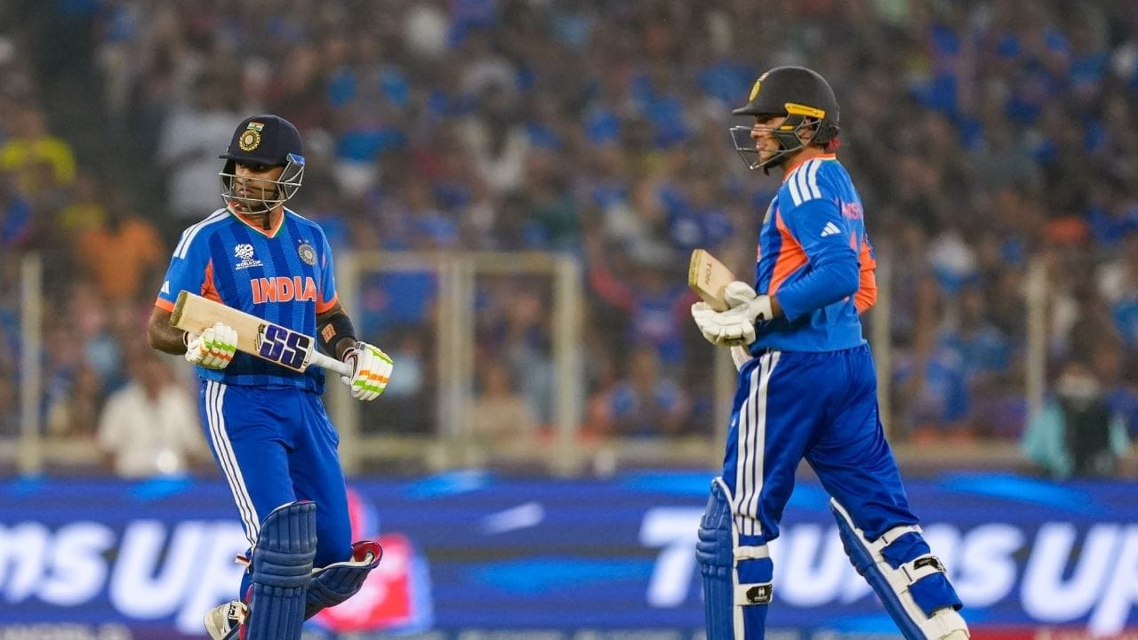 மேலும் சுழற்பந்து வீச்சாளர் வருண் சக்ரவர்த்தி ஒரு போட்டியில், ஒரு பந்தை கூட எதிர்கொள்ளாமல் ரன் அவுட் ஆனதும் அணியின் மோசமான நிலையை வெளிப்படுத்தியது. டாப் ஆர்டர பேட்ஸ்மேன்கள் நிலைத்து நின்று நல்ல பார்ட்னர்ஷிப் அமைக்காததே இந்தியாவின் மோசமான நிலைக்கு காரணம்