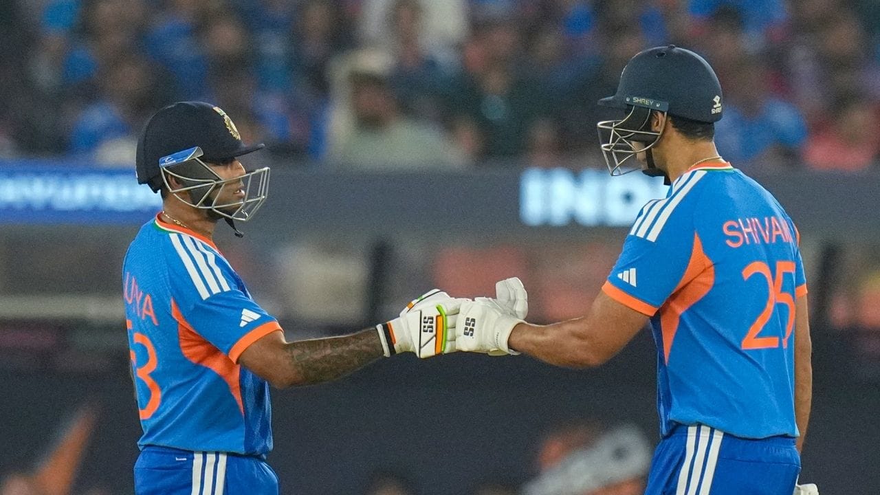 ஆல் ரவுண்டர்களான ஹர்திக் பாண்ட்யா மற்றும் சிவம் துபே ஆகியோரும் இந்த பட்டியலில் இடம்பெற்றுள்ளனர். முதல் போட்டியில் ரன் எடுக்காமல் டக் அவுட்டான சிவம் துபே பின்னர் நல்ல ஆட்டத்தை வெளிப்படுத்தி அணிக்கு நம்பிக்கை அளித்து வருகிறார். அதே போல இஷான் கிஷன் அரைசதங்கள் அடித்திருந்தாலும் தென்னாப்பிரிக்காவுக்கு எதிரான போட்டியில் டக் அவுட் ஆனார். ரிங்கு சிங் மற்றும் ஜஸ்பிரித் பும்ராவும் அதே போட்டியில் ரன் எடுக்காமல் வெளியேறினர்.