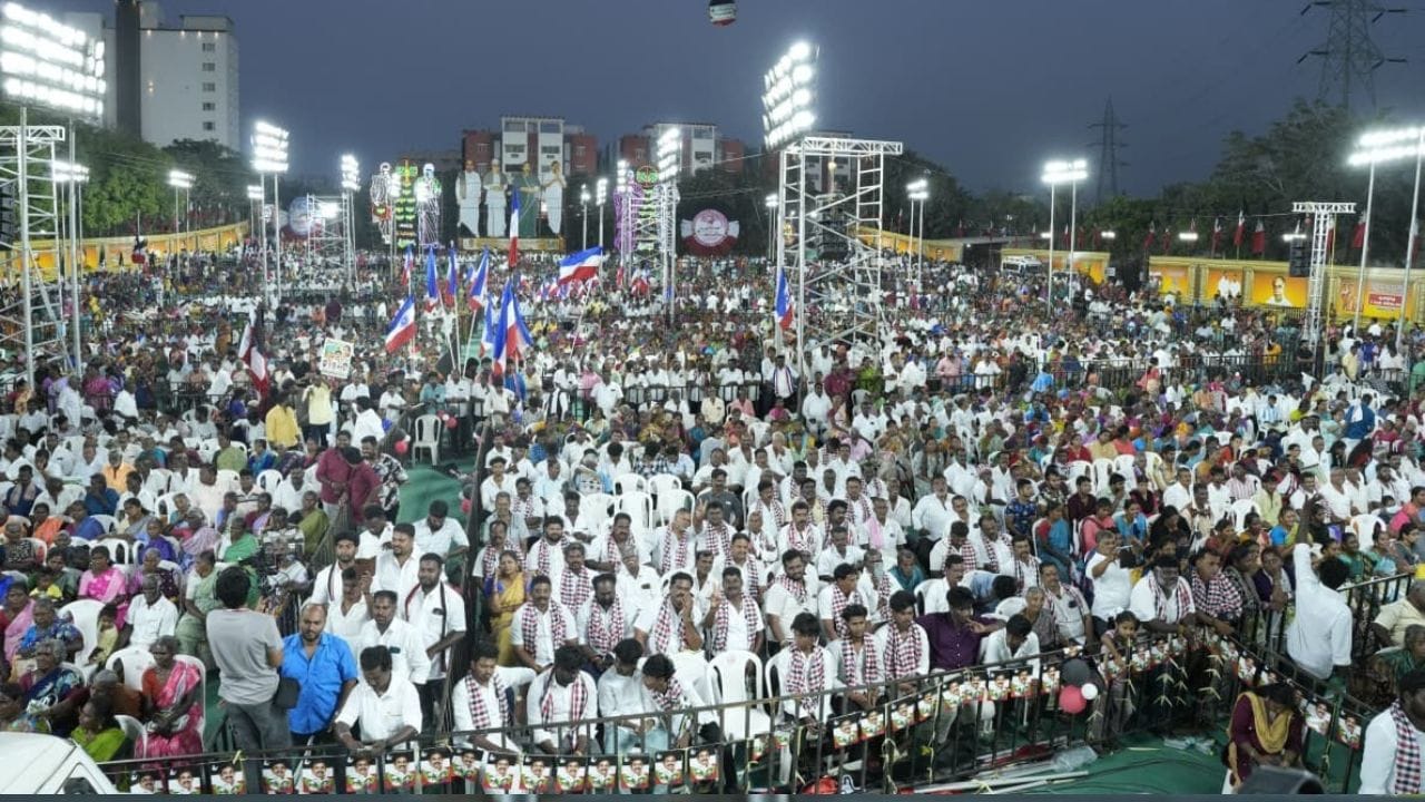 திமுக 525 வாக்குறுதி கொடுத்தது. 4ல் ஒரு பங்கு கூட நிறைவேற்றவில்லை ஆனால் 98 சதவீதம் நிறைவேற்றியதாகச் சொல்கிறார். விலைவாசி உயர்வை எண்ணிப் பாருங்கள். அதிமுக ஆட்சியை ஒப்பிட்டுப் பாருங்கள். பச்சரிசி சாப்பாட்டு அரிசி ஒரு கிலோ அதிமுக ஆட்சியில் ரூ.40, திமுக ஆட்சியில் ரூ.75, பொன்னி புழுங்கல் அரிசி அதிமுக ஆட்சியில் ரூ.45 திமுக ஆட்சியில் ரூ.75, இட்லி புழுங்கல் அரிசி ஒரு கிலோ அதிமுக ஆட்சியில் ரூ.30, திமுக ஆட்சியில் ரூ.48, கடலை எண்ணெய் ஒரு லிட்டர் அதிமுக ஆட்சியில் ரூ.130ஆக உயர்ந்துவிட்டது.