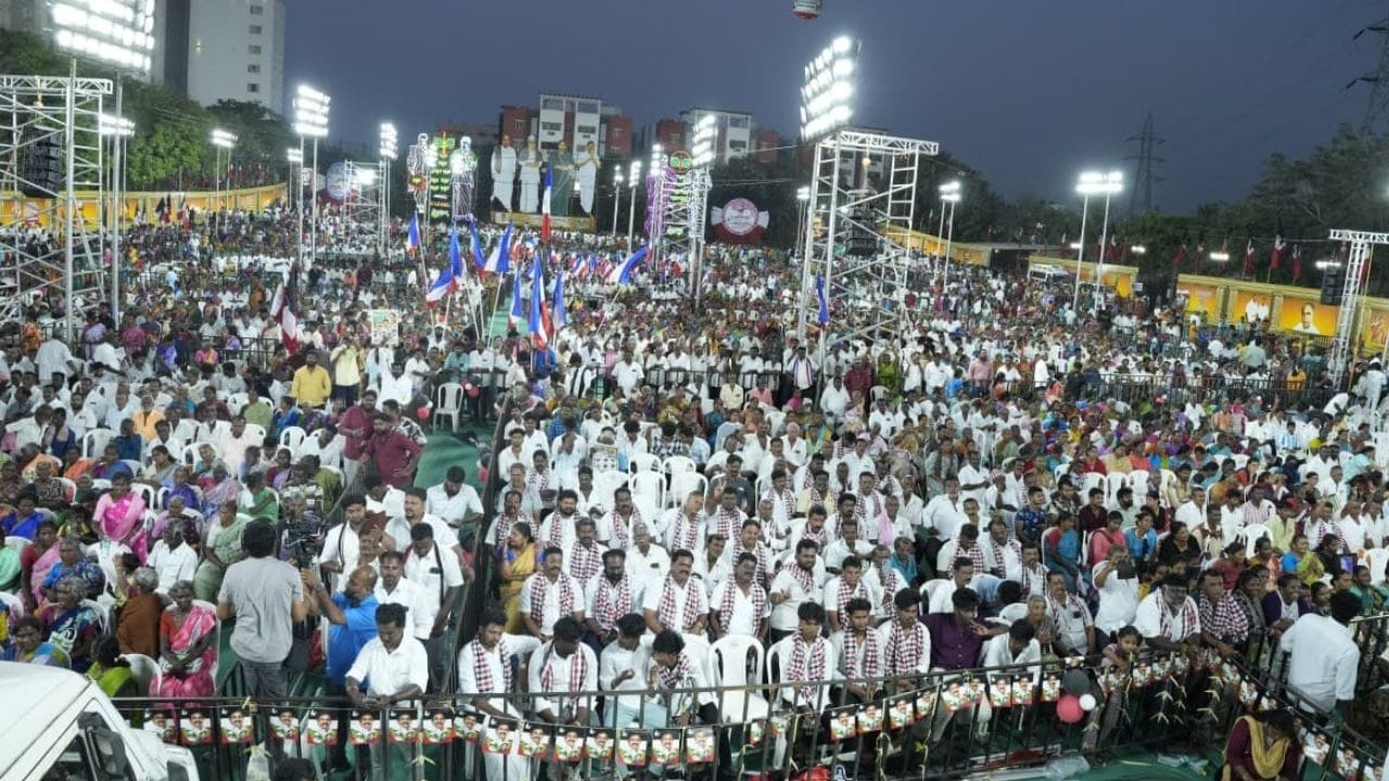 கட்டுமானப்பொருட்களின் விலையும் உயர்ந்துவிட்டது. ஒரு யூனிட் எம்.சாண்ட் அதிமுக ஆட்சியில் ரூ.3,000க்கு விற்றது. திமுக ஆட்சியில் ரூ.6,000க்கு விற்கிறது, ஒரு யூனிட் ஜல்லி அதிமுக ஆட்சியில் ரூ.2,000க்கு விற்றது, திமுக ஆட்சியில் ரூ.5,500க்கு விற்கிறது, ஒரு லாரி கம்பி அதிமுக ஆட்சியில் ரூ.40,000, திமுக ஆட்சியில் ரூ.65,000, ஒரு செங்கல் அதிமுக ஆட்சியில் ரூ.8க்கு விற்றது, திமுக ஆட்சியில் ரூ.13க்கு விற்கிறது, சிமெண்ட் அதிமுக ஆட்சியில் வெளிமார்க்கெட்டில் ரூ.240, திமுக ஆட்சியில் வெளி மார்க்கெட்டில் ஒரு மூட்டை ரூ.340, மரம் 200 சதவீதம் உயர்ந்துவிட்டது.