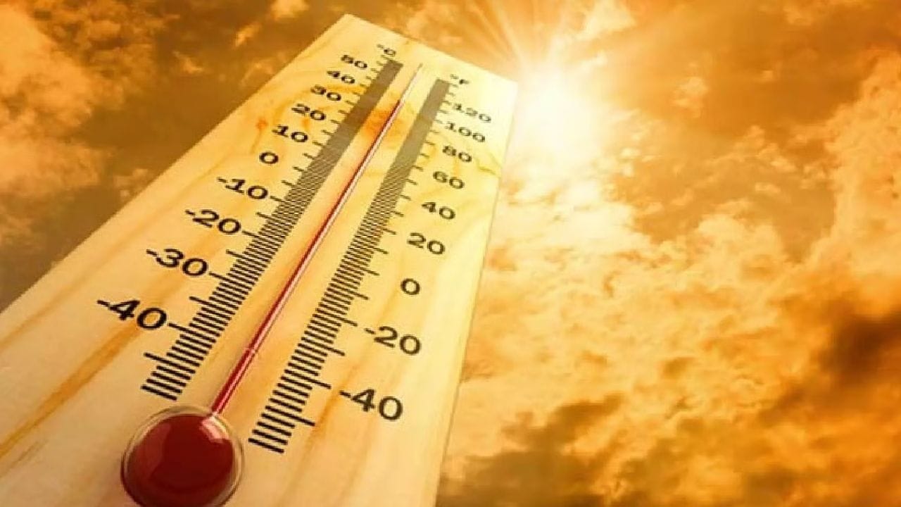 அதிகபட்ச வெப்பநிலை பொருத்தவரையில் தமிழகம், புதுவை  மற்றும் காரைக்கால் பகுதிகளில் அதிகபட்ச வெப்பநிலையில் குறிப்பிடத்தக்க மாற்றதிற்கான வாய்ப்பு குறைவு.