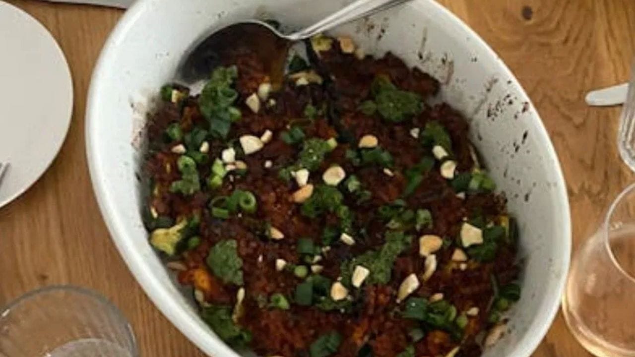 சோயா தயிர்-கீரை : சைவ உணவு உண்பவர்களுக்கு கால்சியம் நிறைந்த உணவுகளைப் பொறுத்தவரை, கீரை மற்றும் சோயா தயிர் ஒரு சிறந்த கலவையாகும், இது கால்சியம் மற்றும் புரதம் இரண்டையும் வழங்குகிறது. காலை உணவாக நீங்கள் கீரை மற்றும் டோஃபு புர்ஜியை சமைக்கலாம்,