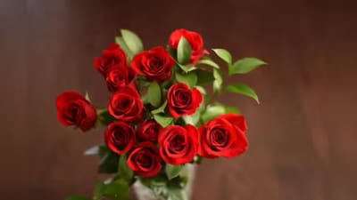 சூடுபிடிக்க தொடங்கியது காதலர் தின ரோஜா பூக்கள் விற்பனை!