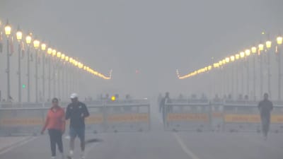 இந்தியா கேட் பகுதியில் கடும் பனிப்பொழிவு - பொதுமக்கள் அவதி!