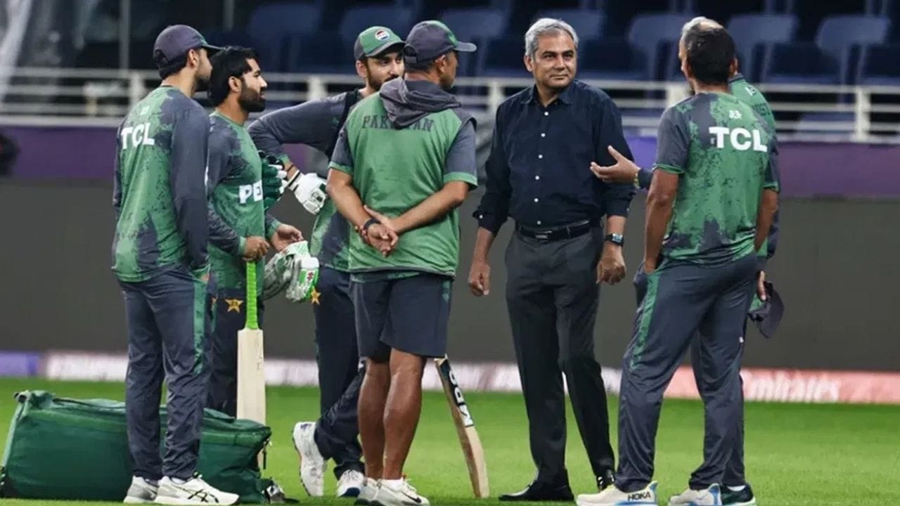 ஒருவேளை போட்டி ரத்து செய்யப்பட்டால், இந்திய மற்றும் பாகிஸ்தான் வாரியங்கள் தலா ரூ. 200 கோடி நேரடி இழப்பை சந்திக்கும். இந்த இழப்பை இந்தியாவால் தாங்கிக்கொள்ள முடியும், ஆனால் நிதி நெருக்கடியில் உள்ள பாகிஸ்தானுக்கு இது மிகப்பெரிய இழப்பு.1