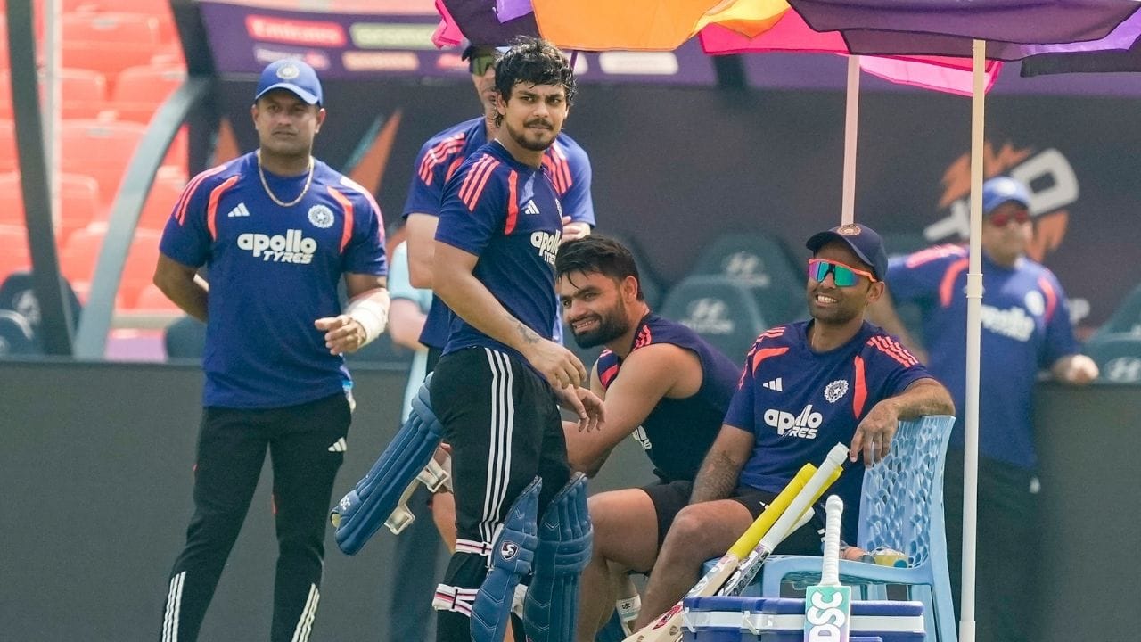 குரூப் சுற்றில் அமெரிக்கா, பாகிஸ்தான், நமீபியா, நெதர்லாந்து ஆகிய அணிகளை வீழ்த்தி இந்திய அணி முதலிடத்தில் உள்ளது. அதே போல தென்னாப்பிரிக்காவும் அனைத்து போட்டிகளிலும் வென்று இந்தியாவை பழி தீர்க்க தயாராகி வருகிறது. இதனால் இன்றைய போட்டியில் அனல் பறக்கும் என எதிர்பார்க்கப்படுகிறது.