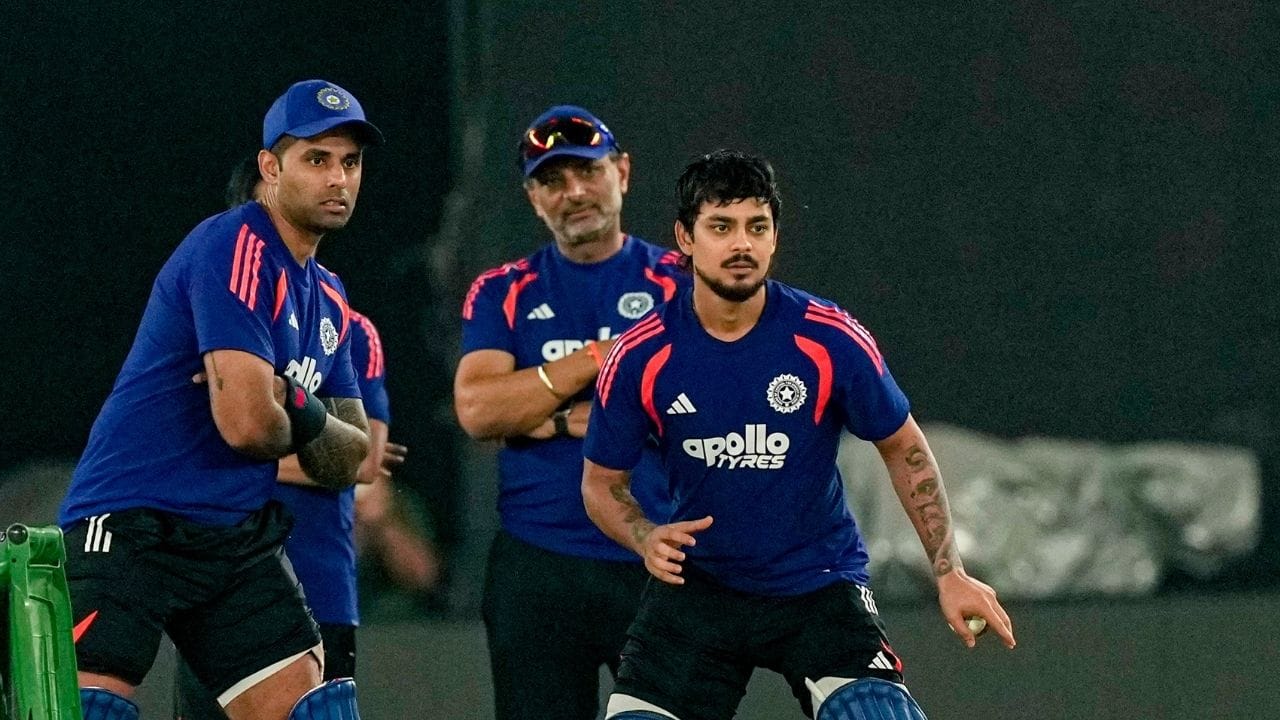 2026 உலகக்கோப்பை தொடரில் இதுவரை தோல்வியை சந்திக்காத இந்திய அணி, சூப்பர் 8 சுற்றில் வலுவான தென்னாப்பிரிக்கா அணியை எதிர்கொள்ள தயாராகி வருகிறது. இந்தப் போட்டி அகமதாபாத்தில் உள்ள நரேந்திர மோடி ஸ்டேடியத்தில் பிப்ரவரி 22, 2026 அன்று மாலை 7 மணிக்கு நடைபெறவிருக்கிறது.