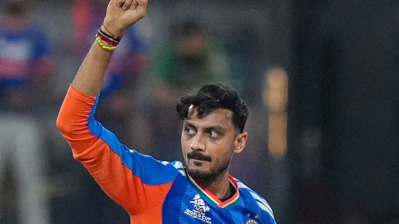 ஜஸ்பிரித் பும்ரா மற்றும் அர்ஷ்தீப் சிங் தொடர்ந்து அணியில் இடம் பெறுவார்கள். கூடுதல் விக்கெட்டை எடுக்கும் பொருட்டு குல்தீப் யாதவுக்கும் வாய்ப்பு கிடைக்கலாம் என கூறப்படுகிறது.