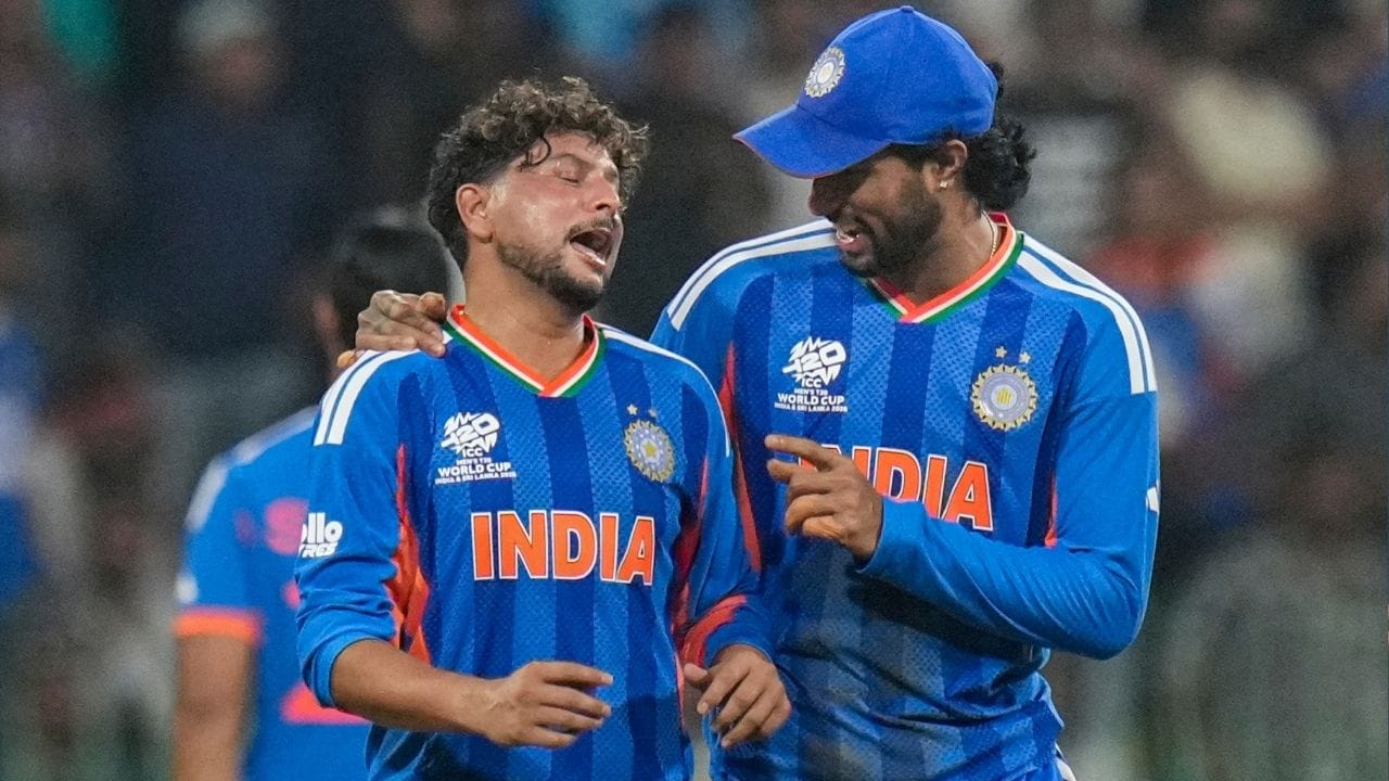 தென்னாப்பிரிக்காவுக்கு எதிரான போட்டியில் இந்திய அணியின் துணை கேப்டனும் ஆல் ரவுண்டருமான அக்சர் படேலை நீக்கி, அவருக்கு பதிலாக வாஷங்டன் சுந்தருக்கு வாய்ப்பு வழங்கப்பட்ட நிலையல், அது கடுமையாக விமர்சிக்கப்பட்டது. இந்த நிலையில் அக்சர் படேல் மீண்டும் அணியில் இடம் பிடிக்க வாய்ப்புள்ளதாக கூறப்படுகிறது.