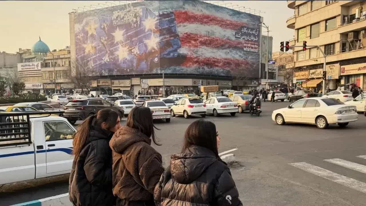 ஈரான் - அமெரிக்கா போர் பதற்றம்: ஈரானில் உள்ள இந்தியர்கள் உடனடியாக வெளியேற அறிவுறுத்தல்!! ஈரான் - அமெரிக்கா போர் பதற்றம்: ஈரானில் உள்ள இந்தியர்கள் உடனடியாக வெளியேற அறிவுறுத்தல்!!