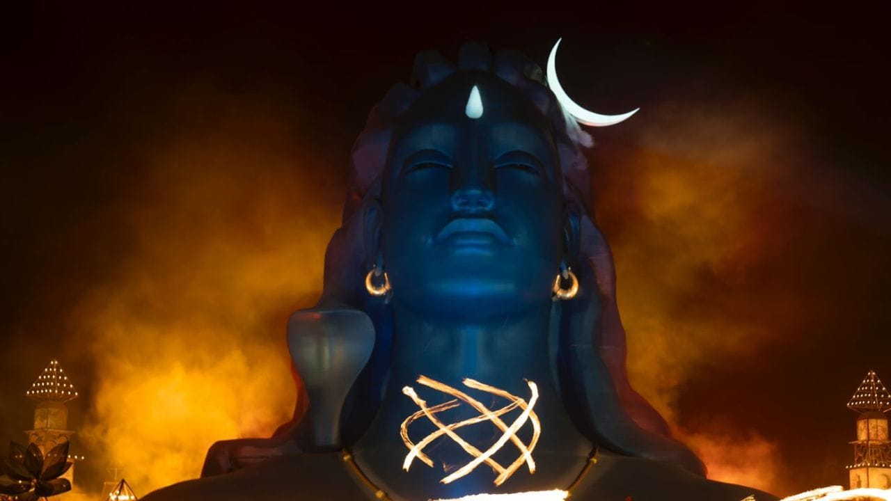 நேரில் மட்டுமல்ல, கோடிக்கணக்கான மக்கள் இந்த சிவராத்திரி கொண்டாட்டங்களில் ஆன்லைனிலும் பங்கேற்றனர். இந்த கொண்டாட்டங்களில் பங்கேற்ற மத்திய பாதுகாப்பு அமைச்சர் ராஜ்நாத் சிங், இந்திய கலாச்சாரத்திற்கும் பாதுகாப்பு அமைப்புகளுக்கும் இடையிலான பிணைப்பை சிறப்பாகக் குறிப்பிட்டார்.