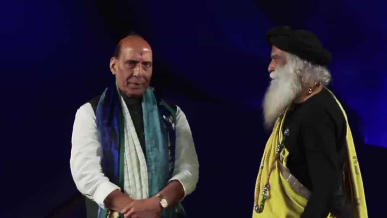 ஈஷா யோகா மையத்தில் தொடங்கிய மகா சிவராத்திரி விழா - பிரபலங்கள் பங்கேற்பு ஈஷா யோகா மையத்தில் தொடங்கிய மகா சிவராத்திரி விழா - பிரபலங்கள் பங்கேற்பு