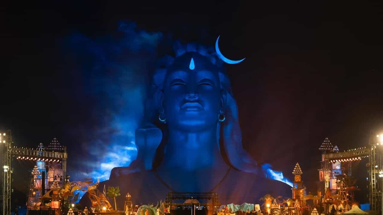 முதன்முறையாக சைகை மொழியுடன் ஒளிபரப்பாகும் ஈஷாவின் சிவராத்திரி விழா முதன்முறையாக சைகை மொழியுடன் ஒளிபரப்பாகும் ஈஷாவின் சிவராத்திரி விழா