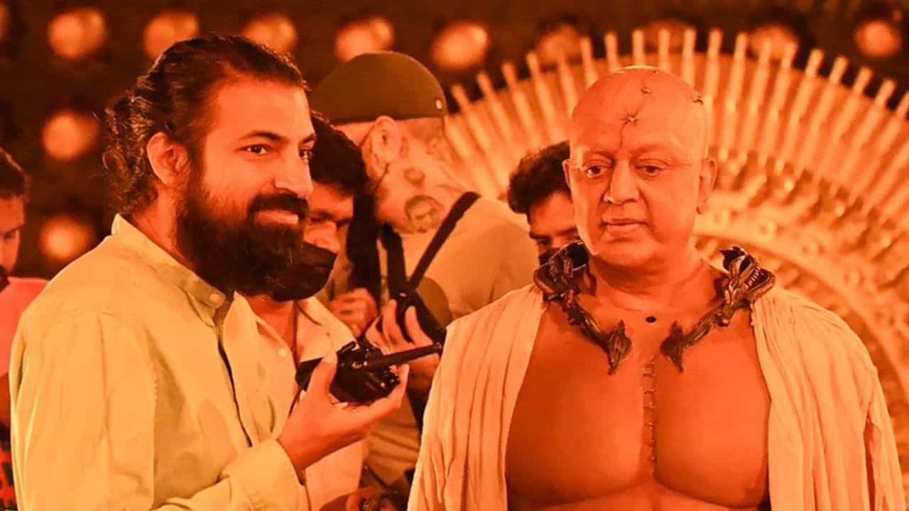 கல்கி 2 படத்தின் ஷூட்டிங்கில் இணைந்த நடிகர் கமல் ஹாசன்... வைரலாகும் போட்டோ! கல்கி 2 படத்தின் ஷூட்டிங்கில் இணைந்த நடிகர் கமல் ஹாசன்... வைரலாகும் போட்டோ!