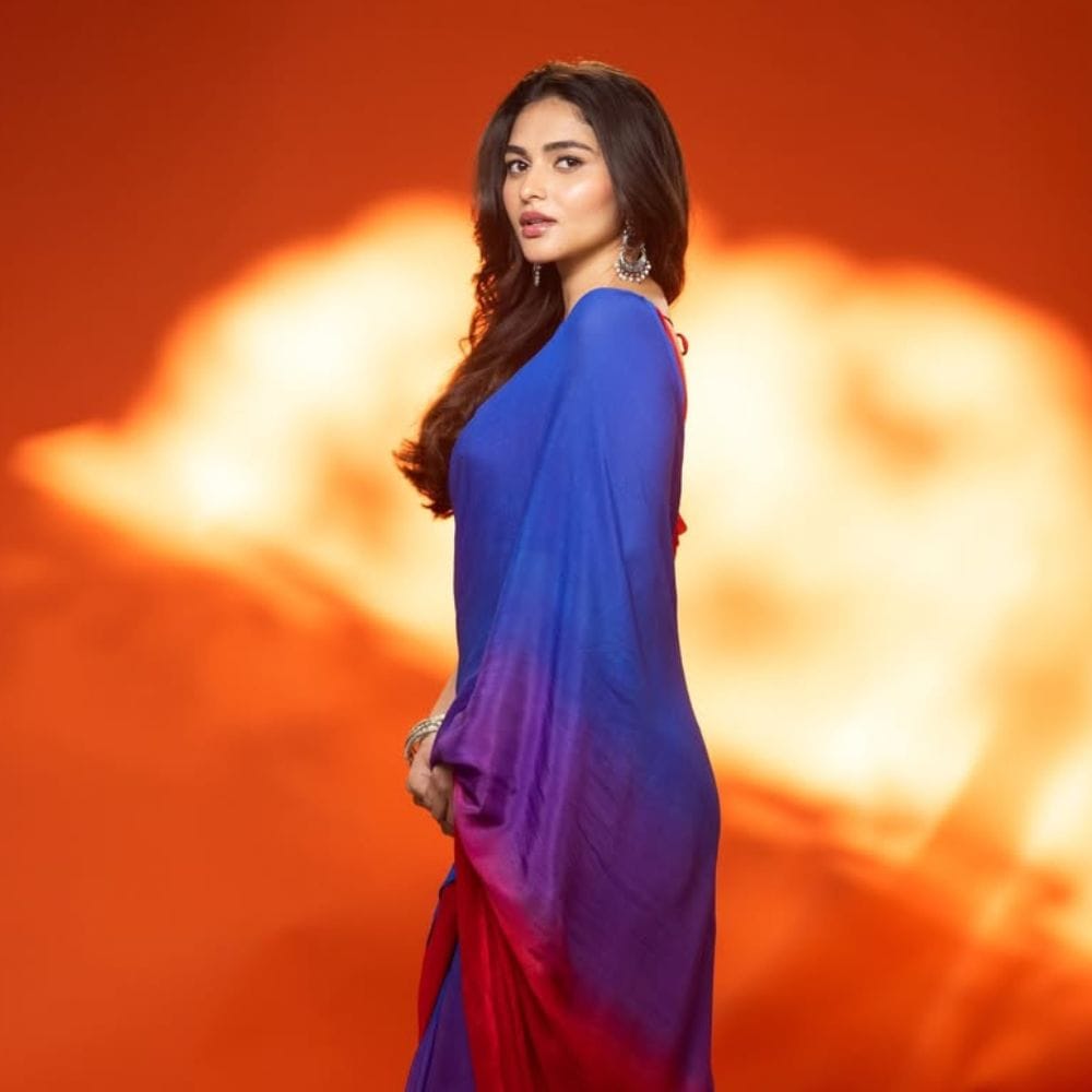 அதில் நடிகை கயாடு லோஹர், நான் மிகவும் உணர்ச்சிவசப்படுவேன். எனது பிரச்சனையும் அதுதான். இதனால் நான் ஈசியாக மனம் உடைந்துவிடுவேன். இந்த விஷயத்தை என்னிடம் இருந்து மாற்றவேண்டும் என நினைக்கிறேன். மேலும் நான் எந்த சூழலிலும், எவ்வித தடுமாற்றமும் இன்றி, என்னை வலிமையானவளாக மாற்றுவதற்கு விரும்புகிறேன் என நேர்காணலில் அவர் தெரிவித்துள்ளார்.