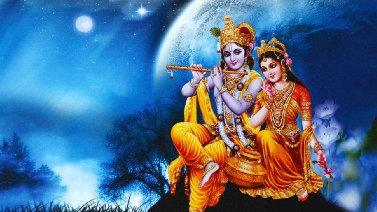 கிருஷ்ணரைத் துதிப்பதன் மூலம் மோட்சம் கிடைப்பதுடன், கர்ம வினைகள் நீங்கிச் சூட்சம அறிவும், எல்லை இல்லாத அனுபவ அறிவும் கிடைக்கும். இந்நாளில் கிருஷ்ணருக்குச் சிறப்புப் பூஜைகள் செய்வதால், குழந்தை பாக்கியம் இல்லாதவர்களுக்குச் சந்தான பாக்கியம் கிட்டும். செவ்வாய்க்கிழமையுடன் இணைந்து வரும் இந்த அஷ்டமியில் லட்சுமி தேவி அல்லது அம்பிகையை வழிபாடு செய்வதன் மூலம், இல்லத்தில் செல்வ வளம் பெருகும்.