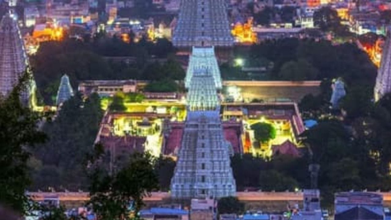 தவிர்க்க வேண்டியவை: இந்த முழு நாளிலும் அசைவ உணவுகள் மற்றும் மது போன்ற போதைப் பொருட்களைத் தவிர்க்க வேண்டும். வீட்டில் சண்டை சச்சரவுகள் இன்றி அமைதியாக இருக்க வேண்டும். எதிர்மறை எண்ணங்களுக்கு இடம் கொடுக்கக் கூடாது. பௌர்ணமி அன்று பெரிய அளவில் பணப் பரிமாற்றங்கள் செய்வதைத் தவிர்ப்பது நல்லது; குறிப்பாகக் கடன் வாங்குவதைத் தவிர்க்கவும்.