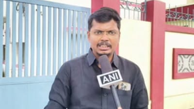 கலைஞர் நினைவிடத்தில் கமல்.. சூழ்ந்த தொண்டர்கள்..!