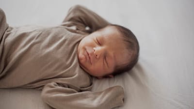 புதிதாகப் பிறந்த குழந்தைகள் அதிகமாக தூங்குவது ஏன்?