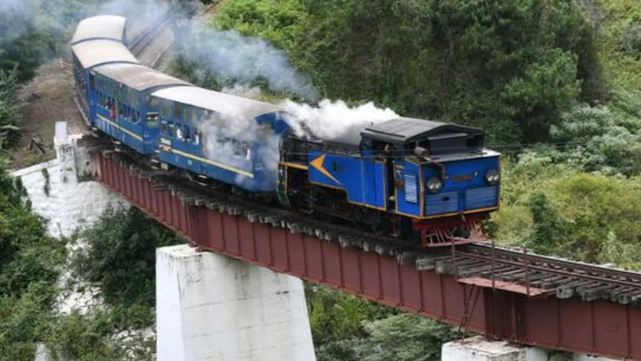 மேட்டுப்பாளையம் - ஊட்டி மலை ரயில் கட்டணம்... ரயில்வே வெளியிட்ட திடீர் அறிவிப்பு... சுற்றுலாப் பயணிகள் அதிர்ச்சி!