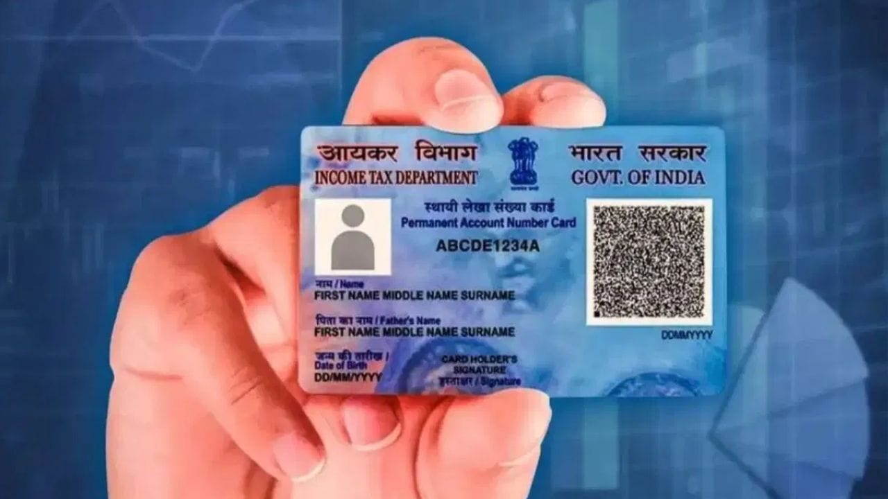 புதிய வரைவு விதிகளின் அடிப்படையில் வங்கி அல்லது கூட்டுறவு வங்கி, தபால் நிலையங்களில் ஒரு நிதியாண்டில் மொத்த பணமாக மேற்கொள்ளப்பட்ட டெபாசிட் அல்லது பணம் எடுத்ததின் அளவு ரூ.10 லட்சம் அல்லது அதற்கும் மேல் இருந்தால் மட்டுமே பேன் குறிப்பிடப்பட வேண்டும் என கூறப்பட்டுள்ளது. 