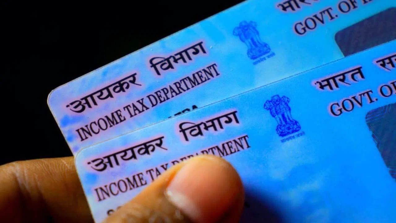 அதற்கு முதலில் www.proteantech.in/services/pan என்ற இணையதளத்திற்கு செல்ல வேண்டும். அதில் Tax Modernization என்பதை கிளிக் செய்து, பான் என்ற ஆப்ஷனை தேர்வு செய்ய வேண்டும். அதற்கு எந்த வகை பான் கார்டுக்கு நீங்கள் விண்ணப்பம் செய்கிறீர்கள் என்பதனை தேர்வு செய்ய வேண்டும்.