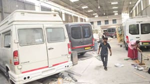 அரசியல் கட்சி தலைவருக்கான பிரசார வாகனங்கள் தயார் செய்யும் பணி…என்னென்ன வசதிகள் உள்ளன தெரியுமா!