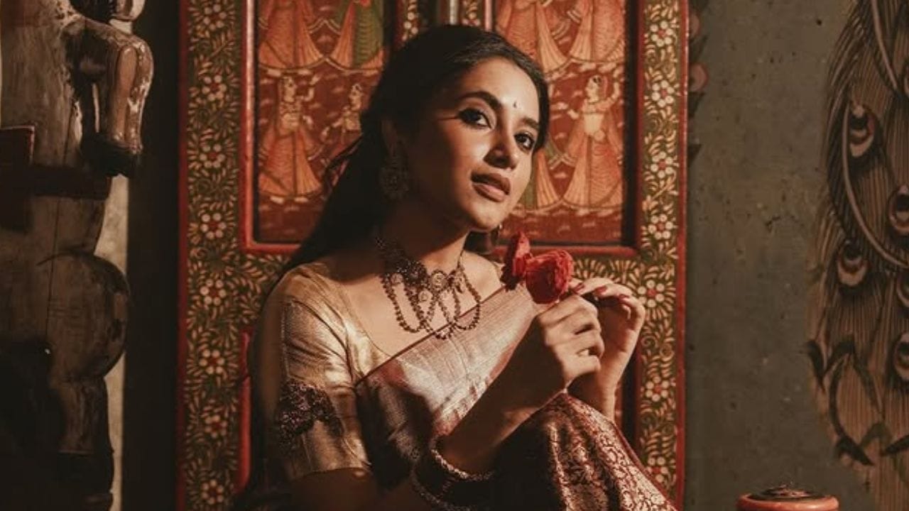 மேலும் தனது விடாமுயற்சியால் சினிமாவில் தற்போதும் கதாநாயகியாகவே நடித்துவருகிறார். மேலும் இவர் தற்போது நடிகர் கவினுக்கு ஜோடியாக புது படத்தில் நடித்துவருகிறார். இந்நிலையில் நிகழ்ச்சி ஒன்றில் பேசியிருந்த பிரியங்கா மோகன், தனது வாழ்க்கைத் துணை எந்த நடிகரை போல இருக்கவேண்டும் என்பதை தெரிவித்துள்ளார்.