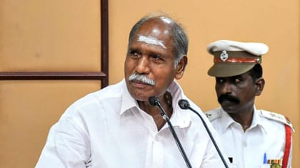 புதுச்சேரியில் எம்எல்ஏ பதவியை ராஜினாமா செய்தார் முதல்வர்!