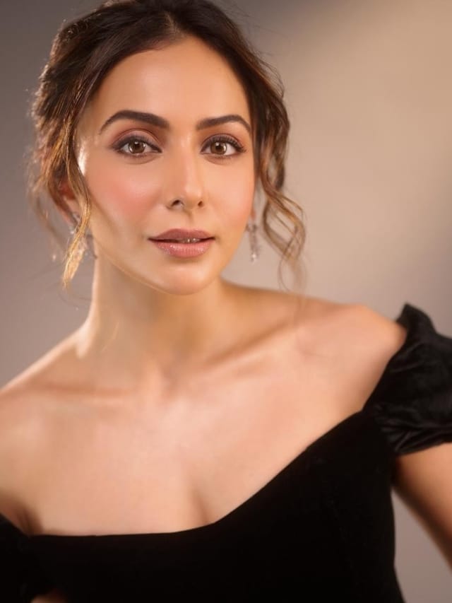 மாளவிகா மோகனின் விமர்சனம் - ரகுல் ப்ரீத் சிங் பதில்