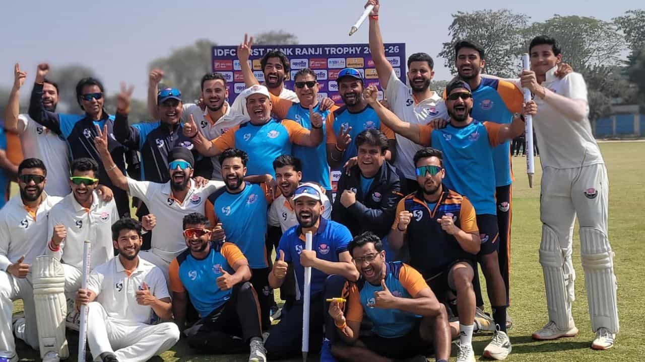 Ranji Trophy 2025-26: முடிவுக்கு வந்த 67 ஆண்டு கால காத்திருப்பு.. ரஞ்சி டிராபியில் முதல் முறையாக கோப்பையை ஏந்திய ஜம்மு காஷ்மீர்! Ranji Trophy 2025-26: முடிவுக்கு வந்த 67 ஆண்டு கால காத்திருப்பு.. ரஞ்சி டிராபியில் முதல் முறையாக கோப்பையை ஏந்திய ஜம்மு காஷ்மீர்!