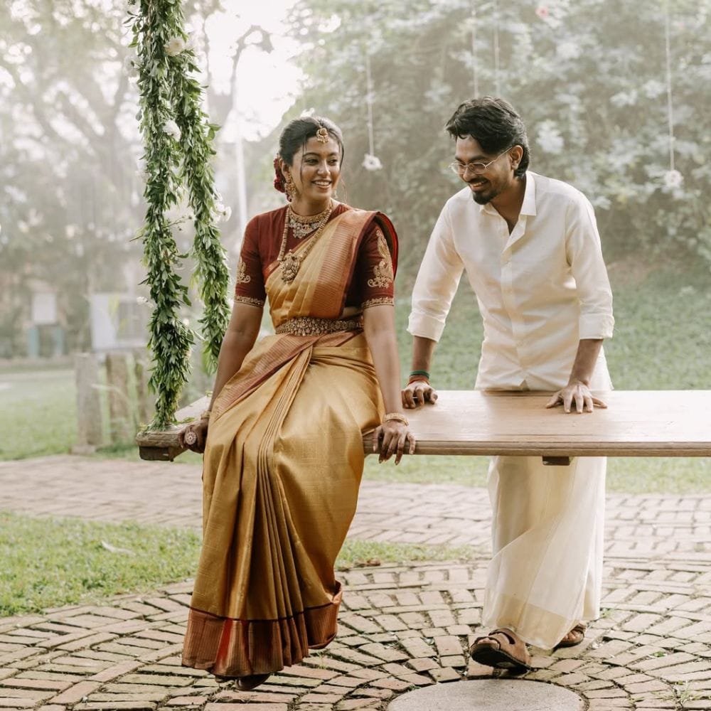 ஆரம்பத்தில் குறும்படத்தில் நடித்த ரோஷ்ணி ஹரிப்ரியன், பின் சசிகுமார், சூரி மற்றும் உன்னி முகுந்தனின் நடிப்பில் வெளியான கருடன் என்ற படத்தின் மூலம் சினிமாவில் நடிகையாக அறிமுகமானார். இப்படத்தில் மலையாள நடிகர் உன்னி முகுந்தனுக்கு ஜோடியாக நெகடிவ் வேடத்தில் நடித்து பிரபலமானார். இவர் கதாநாயகியாக அறிமுகமான முதல் படமே சூப்பர் ஹிட் வெற்றியடைந்தது.