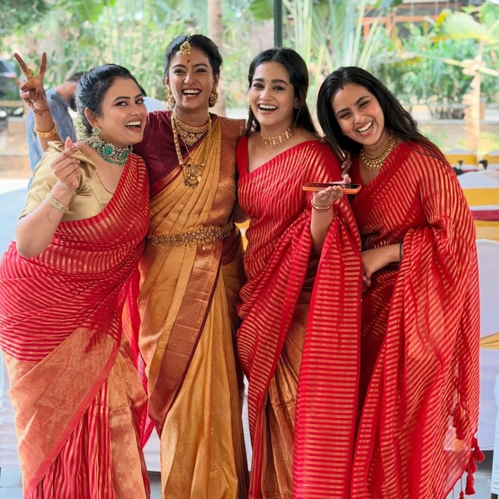 நடிகை ரோஷ்ணி ஹரிப்ரியனின் திருமணம் பெற்றோர்கள், உறவினர்கள் மற்றும் நண்பர்கள் மத்தியில் கோலாகலமாக நடைபெற்றிருந்தது. இதில் பாரதி கண்ணம்மா சீரியலில் நடித்த கண்மணி, ஃபரினா ஆசாத் மற்றும் காவ்யா அறிவுமணி போன்ற பிரதபலங்களும் கலந்துகொண்டு கொண்டாடியிருந்தனர் என்பது குறிப்பிடத்தக்கது.