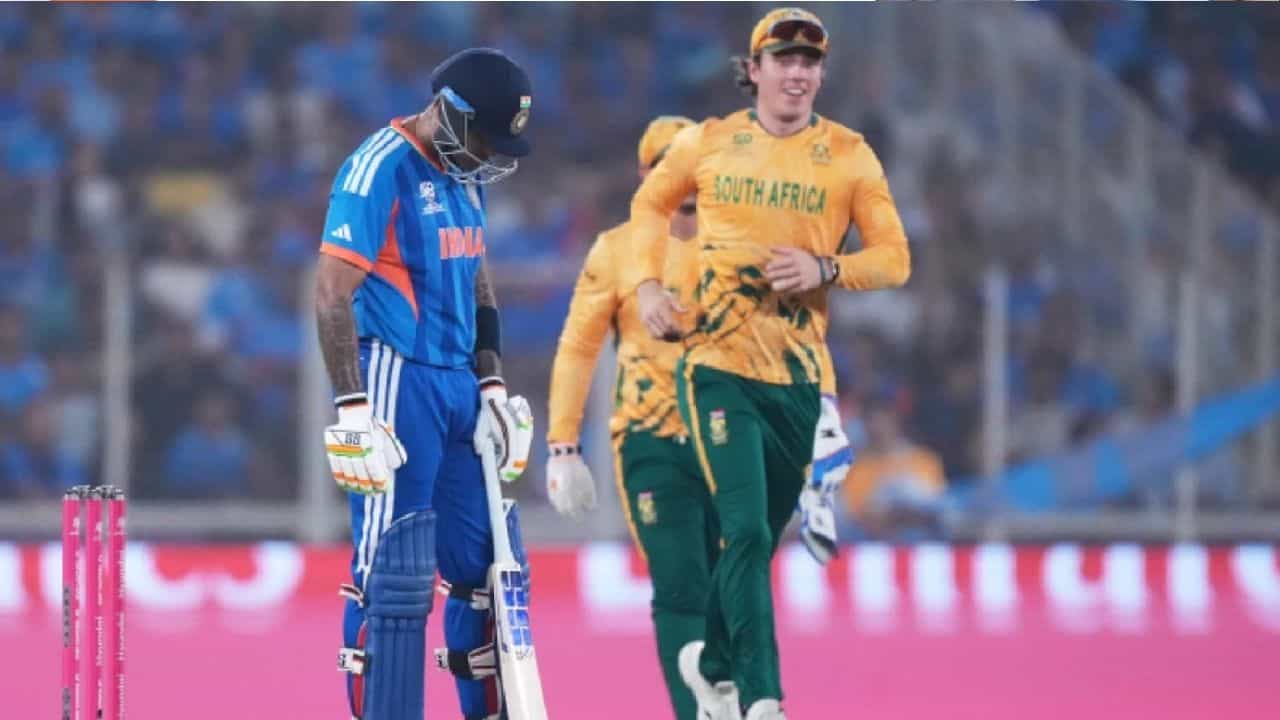 T20 World Cup: சூப்பர் 8 சுற்றில் இந்தியாவின் முதல் சறுக்கல்.. அரையிறுதிக்கு முன்னேற வாய்ப்புகள் என்னென்ன? T20 World Cup: சூப்பர் 8 சுற்றில் இந்தியாவின் முதல் சறுக்கல்.. அரையிறுதிக்கு முன்னேற வாய்ப்புகள் என்னென்ன?