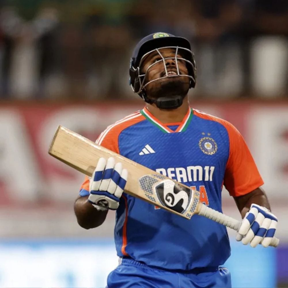 நமீபியாவுக்கு எதிராக சஞ்சுவுக்கு வாய்ப்பு கிடைத்தவுடன், ரசிகர்கள் இந்த வாய்ப்பை முழுமையாகப் பயன்படுத்திக் கொண்டு ஒரு பெரிய இன்னிங்ஸை விளையாடுவார் என்று நம்பப்பட்டது. ஆனால், அது நடக்கவில்லை.