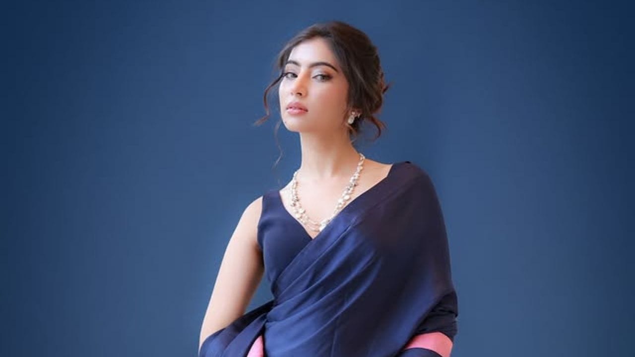 நடிகை சாரா அர்ஜுன் தமிழில், தெய்வ திருமகள், சைவம், சில்லுக் கருப்பட்டி போன்ற படங்களில் குழந்தை நட்சத்திரமாக நடித்திருந்தார். பின் மணி ரத்னத்தின் பொன்னியின் செல்வன் படத்தில் இளம் பருவ நந்தினி வேடத்தில் நடித்து அனைவரையும் கவர்ந்திருந்தார். அந்த விதத்தில் தற்போது பாலிவுட் சினிமா மூலம் கதாநாயகியாக அறிமுகமாகியுள்ளார்.