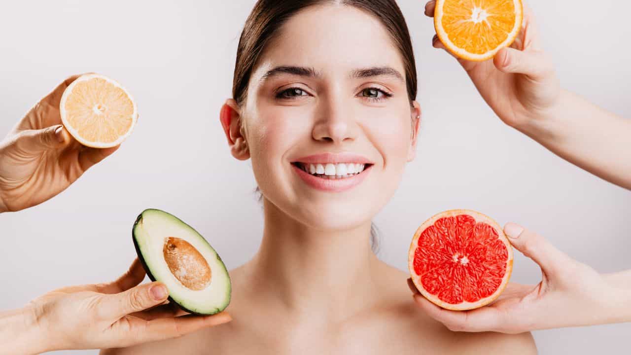 Skin Care: சருமத்தை இளமையாக வைக்க வேண்டுமா? இந்த பழங்கள் பெரிதும் உதவும்!