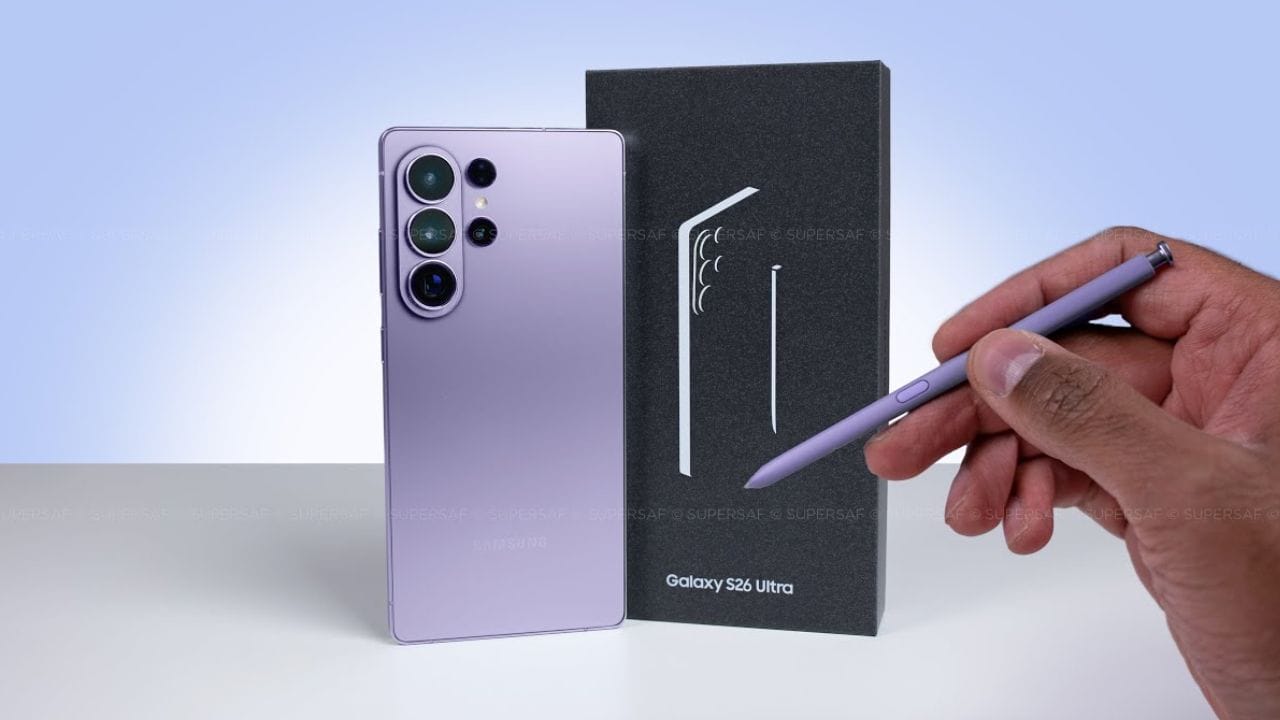 சாம்சங்க் நிறுவனத்தின் சாம்சங் கேலக்ஸி எஸ்26 சீரீஸில் அந்த நிறுவனம் புதிய ஸ்மார்ட்போனை அறிமுகம் செய்ய உள்ளது. அதாவது சாம்சங் கேலக்ஸி எஸ்26 அல்ட்ரா ஸ்மார்ட்போனை அறிமுகம் செய்ய உள்ளது. இந்த ஸ்மார்ட்போன் 6.9 இன்ச் QHD + Dynamic AMOLED டிஸ்பிளே கொண்டுள்ளது.