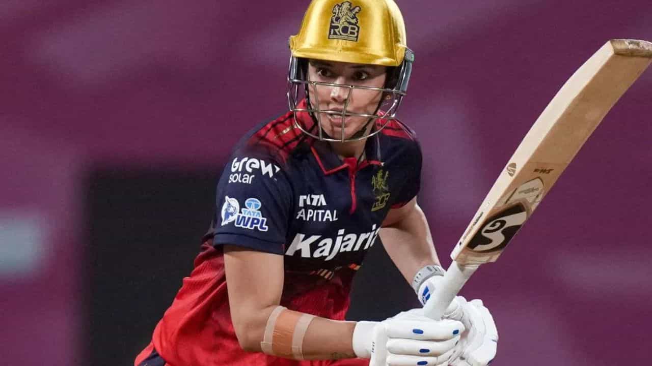 காத்திருக்கும் சாதனைகள்.. RCB vs DC இறுதிப் போட்டியில் செய்து காட்டுவாரா ஸ்மிருதி மந்தனா!