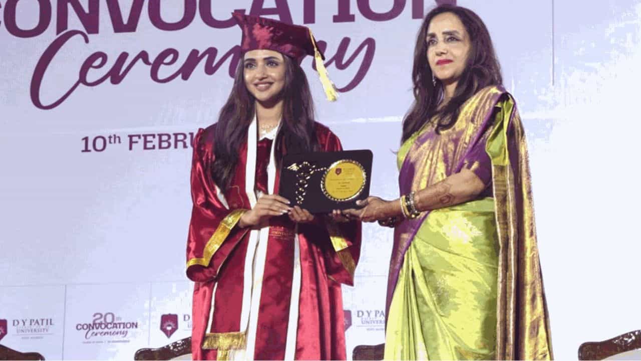 டாக்டர் பட்டம் பெற்றார் நடிகை ஸ்ரீ லீலா... இணையத்தில் வைரலாகும் வீடியோ