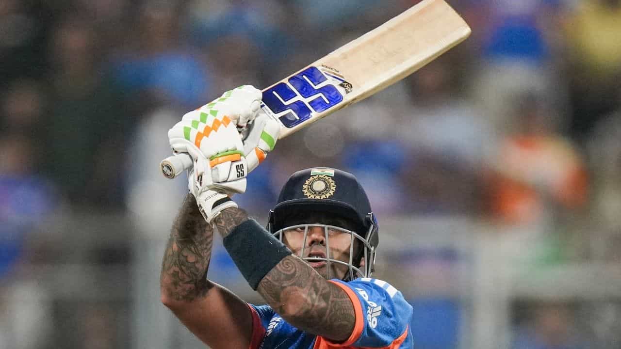 கடைசி ஓவரில் அதிரடியாக ஆடிய சூர்யகுமார் யாதவ்... யுஎஸ்ஏவுக்கு எதிராக இந்தியா 161 ரன்கள் குவிப்பு