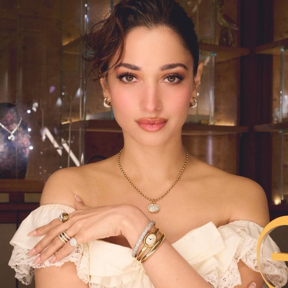 தென்னிந்திய சினிமாவில் பிரபல கதாநாயகியாக படங்களில் நடித்துவருபவர் தமன்னா பாட்டியா. இவர் தெலுஙங்கு சினிமாவின் மூலம் கதாநாயகியாக நுழைந்த நிலையில், தமிழ், இந்தி, கன்னடம் போன்ற மொழிகளிலும் படங்களில் நடித்துவருகிறார். இவர் கதாநாயகியாக தொடர்ந்து தற்போதுவரையிலும் தமிழில் படங்களில் நடித்துவருகிறார்.