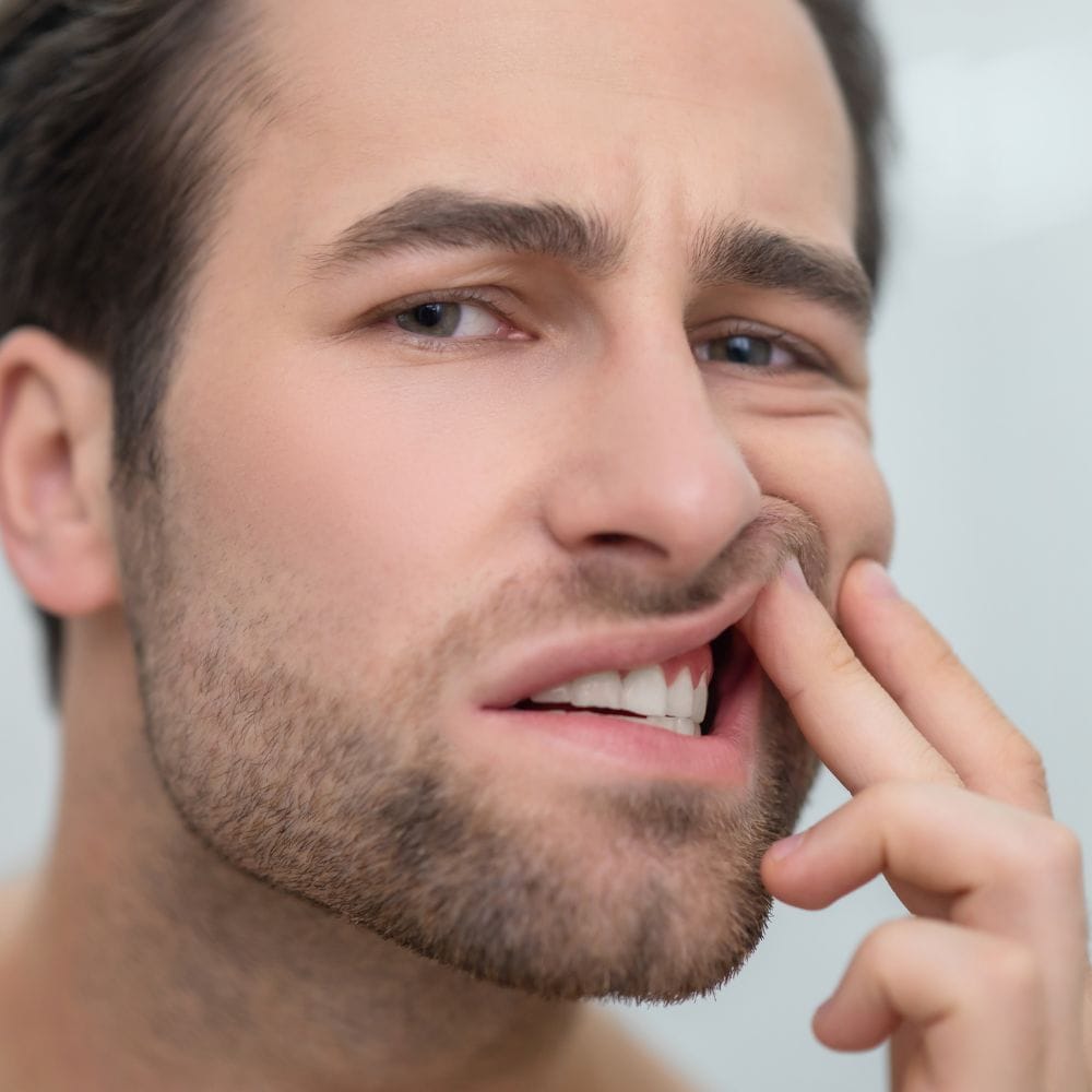 அடிக்கடி பல் துலக்குவது ஈறு நோய் மற்றும் பல் இழப்பு போன்ற பிரச்சனைகளின் அபாயத்தையும் குறைக்கிறது. வாய்வழி சுகாதாரம் இதய ஆரோக்கியத்தை ஆதரிக்க எளிதான வழிகளில் ஒன்றாகும். எனவே, சிறியவர்கள் முதல் பெரியவர்கள் வரை தினமும் குறைந்தது 2 முறை பல் துலக்குவது முக்கியமானது.