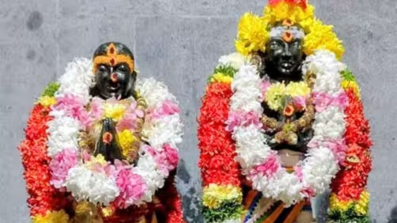 இன்று பிப்ரவரி 6 – தை மாதம் 23, மேலும் இது தை மாதத்தின் கடைசி வெள்ளிக்கிழமை. வெள்ளிக்கிழமை மகாலட்சுமி தாயாருக்கும், செல்வத்தை வழங்கும் சுக்கிர பகவானுக்கும் உகந்த நாளாக கருதப்படுகிறது. அதோடு இன்று தேய்பெரி பஞ்சமி திதி என்பதால், இந்த நாளில் செய்யப்படும் பரிகாரங்கள் கூடுதல் சக்தி பெறுகின்றன. கடன், நோய், மனக்கவலை, பணக்குறைவு போன்றவை நீங்க இந்த பரிகாரத்தை தாராளமாக செய்யலாம்.
