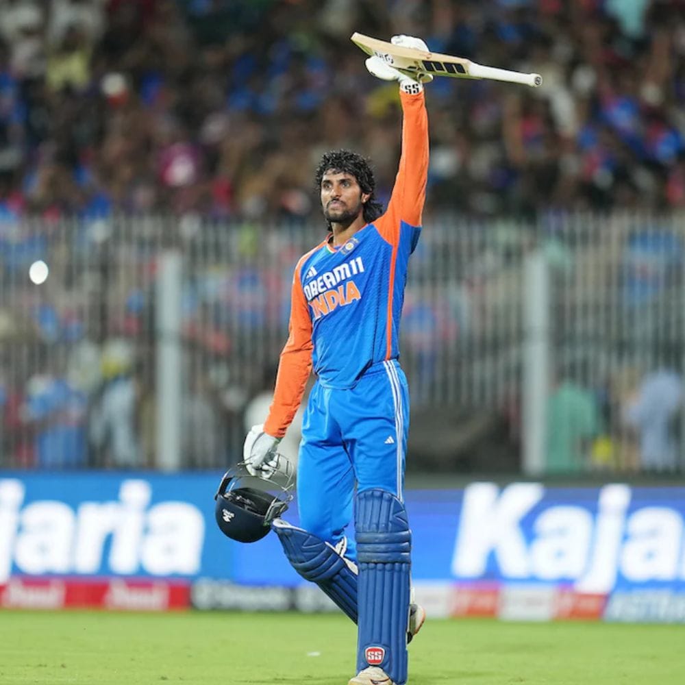 இந்த உலகக் கோப்பையில் இதுவரை இரண்டு போட்டிகளில் விளையாடியுள்ள திலக் வர்மா, ஒவ்வொரு போட்டியிலும் 25 ரன்கள் எடுத்துள்ளார். இருப்பினும், 2025 ஆசிய கோப்பை இறுதிப் போட்டியில் பாகிஸ்தானுக்கு எதிராக அவர் ஆட்டமிழக்காமல் 69 ரன்கள் எடுத்தது மறக்கமுடியாதது. எனவே, 2026 டி20 உலகக் கோப்பையிலும் திலக் வர்மா மீண்டும் பாகிஸ்தானுக்கு எதிராக இதை செய்ய முயற்சிப்பார்.